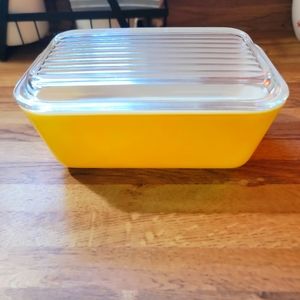 Vintage yellow Pyrex
